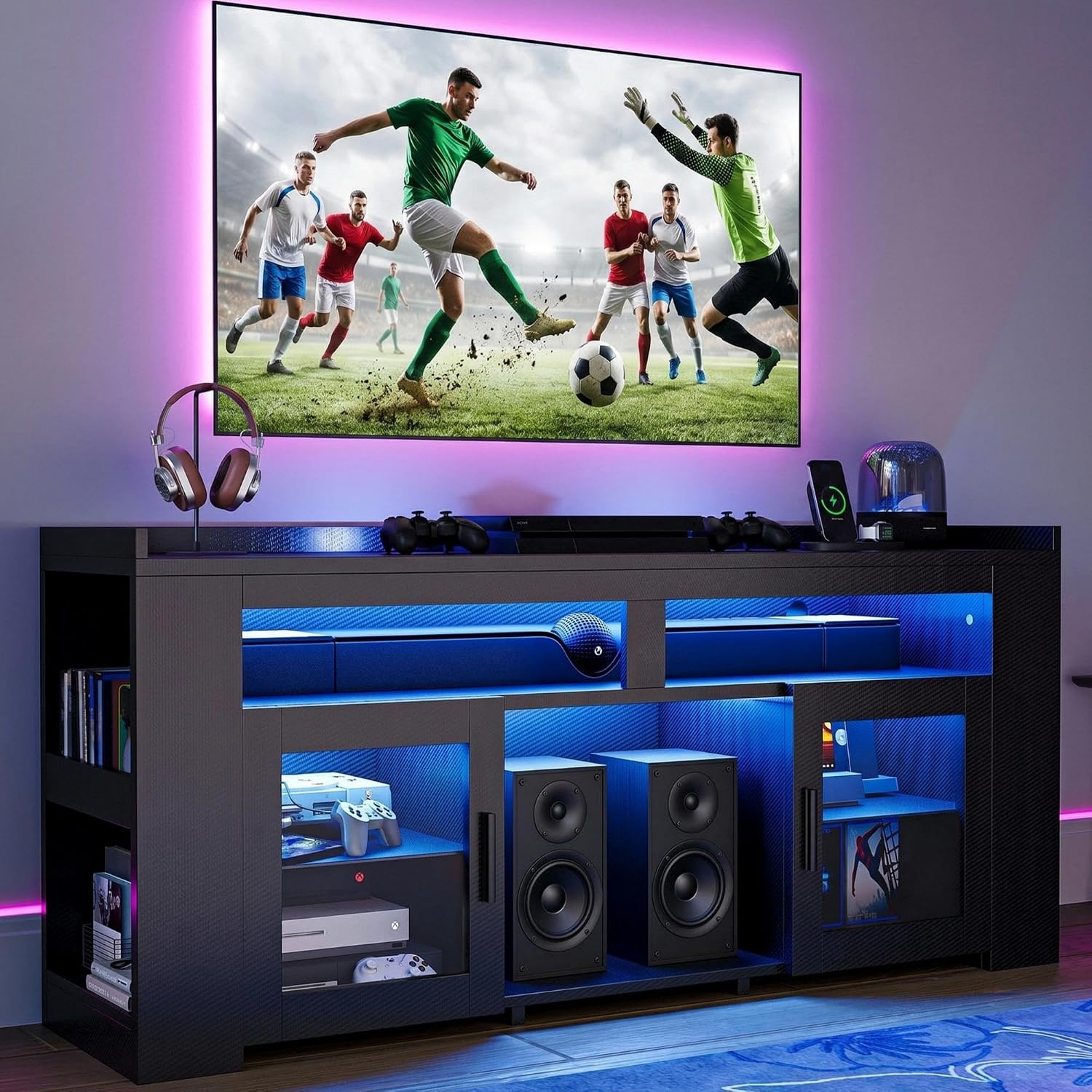 Gaming Console Room - 充電ステーションとLEDライト付きテレビスタンド、ガラス棚と2つの扉を備えたメディアコンソール、ゲームルームやリビングルームに最適、60インチテレビ対応